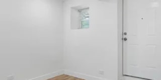 5430 South University Avenue Gallery 10
