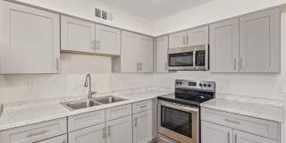 Stylish. Newly Renovated. Cozy, Boutique Community - On Broadway Apartments Gallery 30