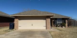 Spacious 2BD/2BTH Home Minutes away from Top Golf Chisholm Creek Shopping Center and Quail Springs Mall - Gallery 1