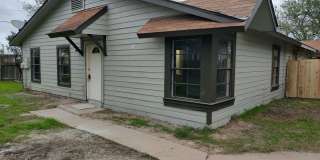Cute 2/1 duplex with garage/carport Gallery 1
