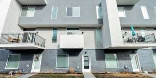 Beautiful 4 Bed - 3 Bath Townhome in Great Clearfield Location! Available on August 5th! Gallery 1