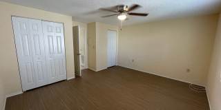 1 bedroom, 1 bathroom end unit condo beachside Gallery 10