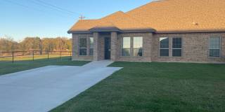 3/2 BROCK ISD - WATER & Lawn INCLUDED Gallery 1