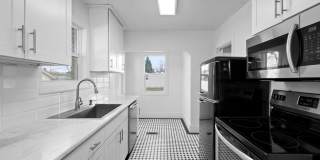 Remodeled 3BR/2BA Brick Bungalow - Fireplace, Finished Basement & Garage Gallery 9
