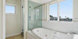 Premier Location in Corona Del Mar for 12-Month Lease Gallery 21