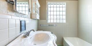 Pre-leasing for August! - Spacious 3 Bedroom Home Located In Medical District! Gallery 22