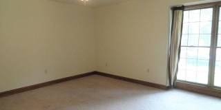 Room in 3 Bedroom Home at Grove Ave Gallery 17