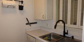 Hyde Park Country Condo - Furnished - 1BD/1BA - Covered Parking -Close to Everything Gallery 13