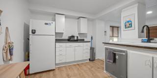 Charming 1 Bed, 1 Bath Duplex with Office/Flex Space near Five Points, Downtown Raleigh Gallery 6