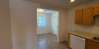 Fully Renovated 3 Bed 2.5 Bath Townhome w/ 1 Car Garage & Yard! Gallery 13