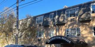 North - End 3 Bedroom, 1 Bath 3rd Floor Condo Unit Gallery 1