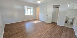 Cute Studio Duplex in Downtown Sarasota Available Now! Gallery 6