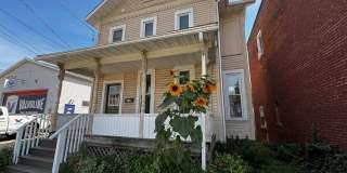 Charming Three Bedroom with Renovated Kitchen Gallery 1