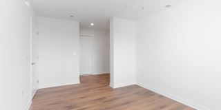 Graduate Pointe Gallery 7