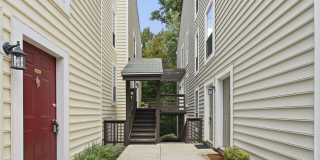 Large upper-level condo Gallery 16