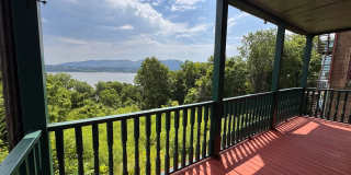 4 Bedroom 2 Bathroom House with Stunning Hudson River Views Gallery 22