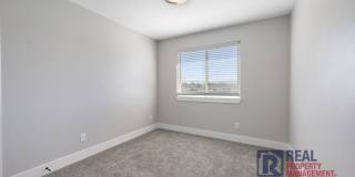 3 Bedroom 2.5 Bathroom Town Home - 1 Car Garage - dog negotiable Gallery 10