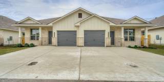 Beautifully designed and thoughtfully maintained duplex Gallery 3