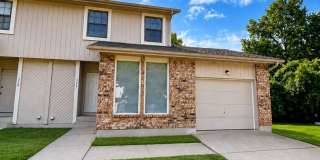 Spacious 3BR Duplex with Two Living Areas Gallery 1