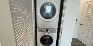 725 W Pratt Gallery 76