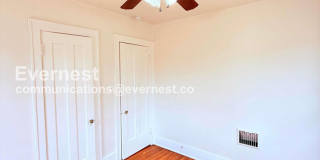 3209 West Grand Street Gallery 22