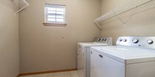 4 Bedroom 2.5 Bath Townhome near Centennial Park! Gallery 3