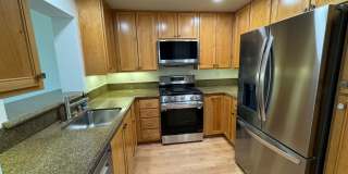 Updated Top Floor Unit -- Perfect Commuter Location -- Walking Distance to Laurel Street -- Must See! Gallery 8