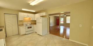 205 Henry Street Pensacola, FL 32507 MOVE IN SPECIAL: HALF OFF first full month of rent!!! Gallery 8