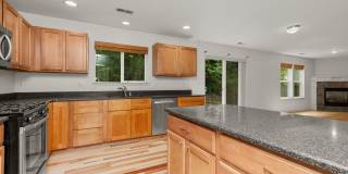 Stunning 3 bed, 2.5 bath home in desirable Bothell neighborhood Gallery 31