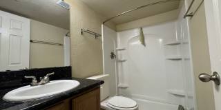 MELROSE DISTRICT CONDO WITH HUGE MOVE-IN SPECIAL – HALF OFF FIRST & SECOND MONTH’S RENT! Gallery 24