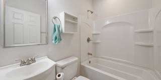 Lovely 3 bedroom bungalow close to downtown Durham! Gallery 13