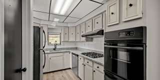 Gorgeous 3 bedroom home in Brookline available now! Gallery 1
