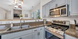 South Town Fully Furnished Home! Gallery 16
