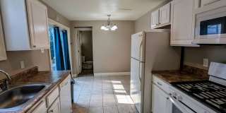 Southside Flats 3 bedroom! Central AC! Washer and Dryer Included! Available 8/21 Gallery 5