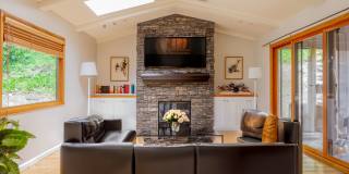 2 Level Mid-Century home for lease! Tour today! Gallery 10