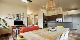 STUNNING 3bd/2ba Custom Home w/3 Car Garage on a Huge Lot! Gallery 8