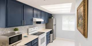 Fully Furnished Condo in Prestigious Guard-Gated Golf Community Gallery 8