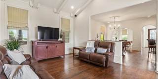 629 Boulevard NE Gallery 27