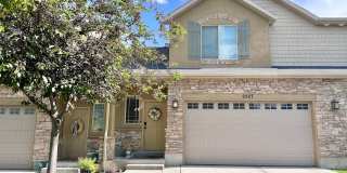 GATED COMMUNITY + POOL + FENCED YARD! 3-Bedroom Riverton Townhome Gallery 1