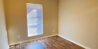 3 bed/1.5 bath townhome right off of I-49 Gallery 12