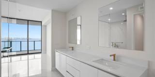 Island Bay Gallery 32