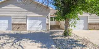 Spacious 2-Bedroom Townhome with Attached Garage in Brandon! Spacious 2-Bedroom Townhome with Attached Garage in Brandon! Gallery 3