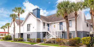 Pelican Lake Apartment Homes Gallery 16