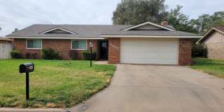 LARGE HOME IN COLONIAL PARK Gallery 1