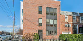 527 BROWN Street Gallery 39