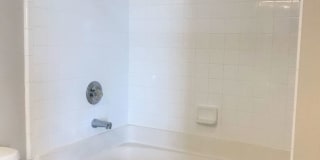 2BR Waterfront Condo in Davidson. Enjoy Beautiful Year Round Lake Views! Gallery 9