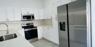 18333 Northwest 7th Street Gallery 1