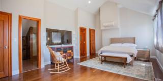 521 W Broadway Gallery 19