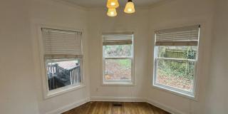4 Bedroom Downtown Beauty! Gallery 4