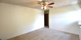 SHORT TERM RENTAL FOR SPRING 2026! 3 Bedroom, 2 Bathroom Penthouse Condo Gallery 34